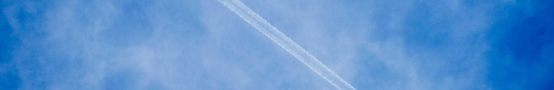 aircraft vapour trail